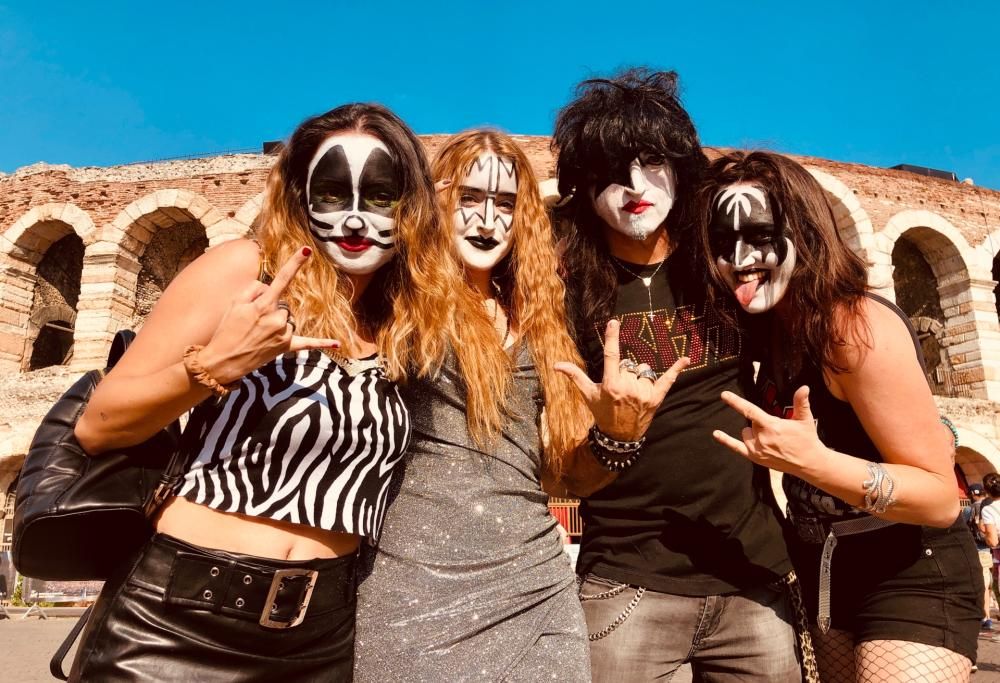 Facce da KISS: guarda le foto del pubblico all’Arena di Verona