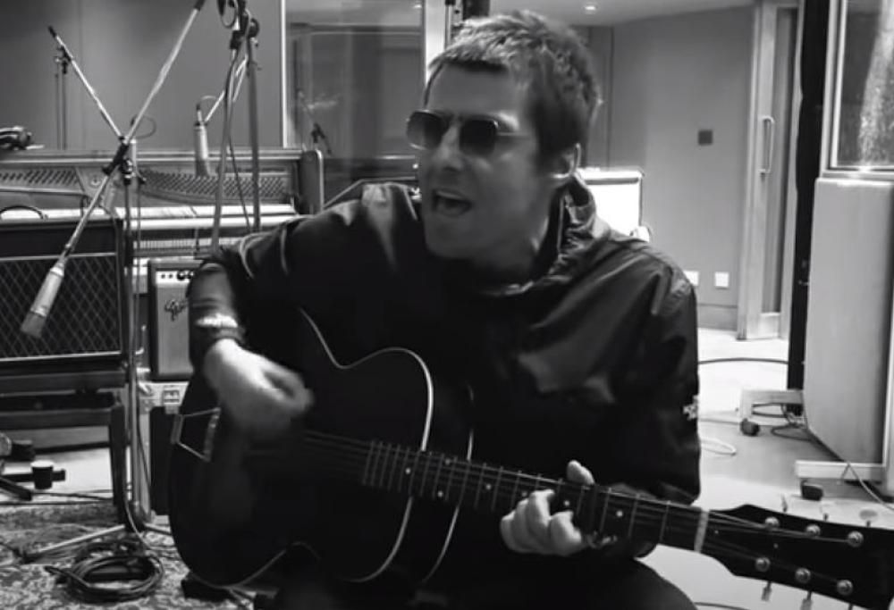 Liam Gallagher pubblica il nuovo inedito "Eh La". Guarda il video registrato in studio
