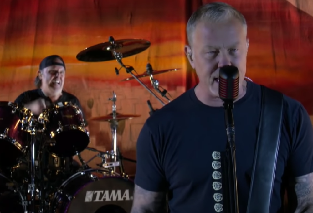 I Metallica festeggiano i 35 anni di Master Of Puppets suonando dal vivo Battery. Guarda il video