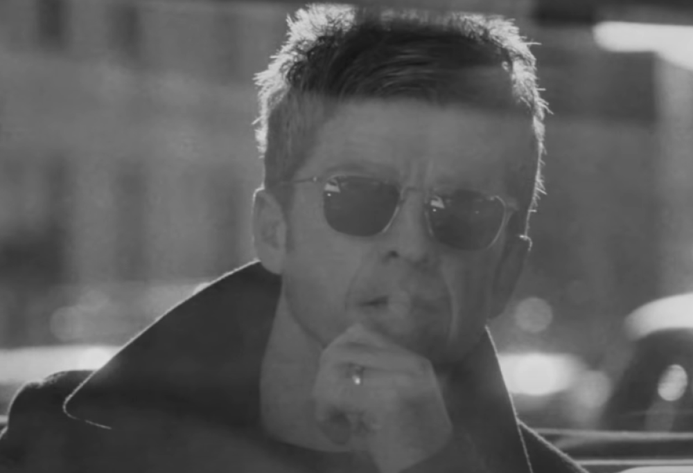 Noel Gallagher, pubblicato il nuovo singolo Flying On The Ground. Ascoltalo qui e guarda il video con protagonista Matt Smith
