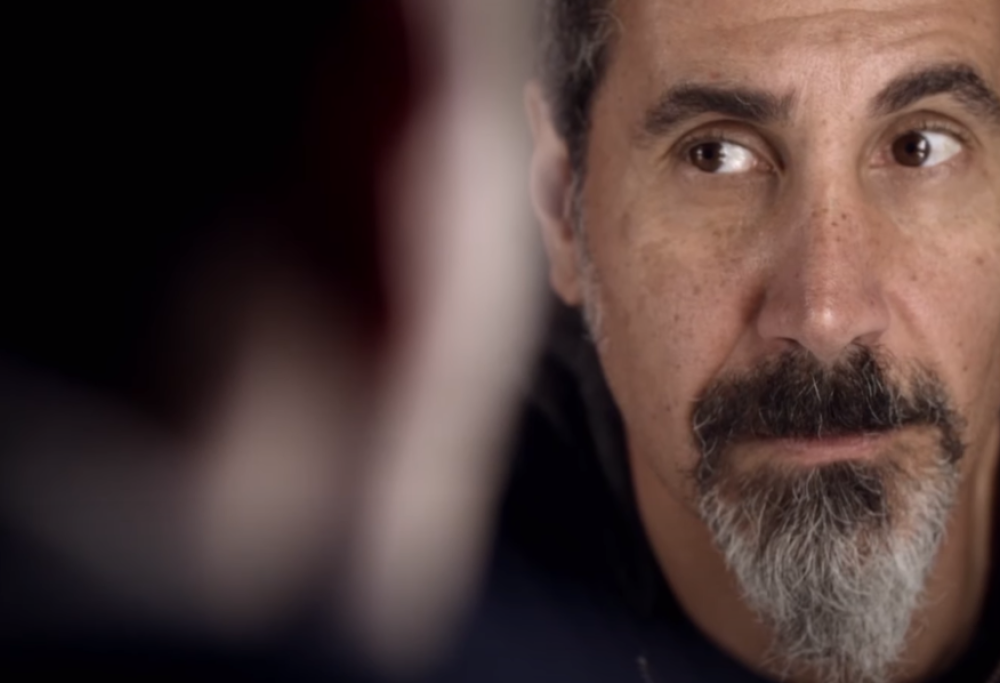 System Of A Down, Serj Tankian pubblica il trailer del suo documentario "Truth to Power". Tra gli ospiti Tom Morello