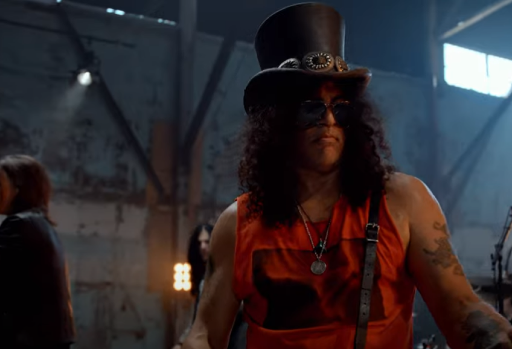 Slash, pubblicato il video del nuovo singolo The River Is Rising. Guardalo qui