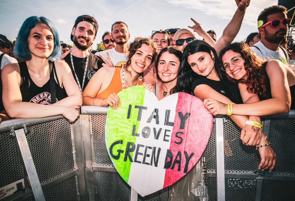 Facce da Green Day: guarda l gallery con le prime file da I-Days Milano 2024
