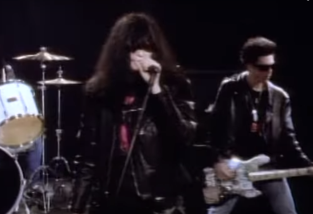 The Ramones - Merry Christmas (I Don't Want To Fight Tonight)
