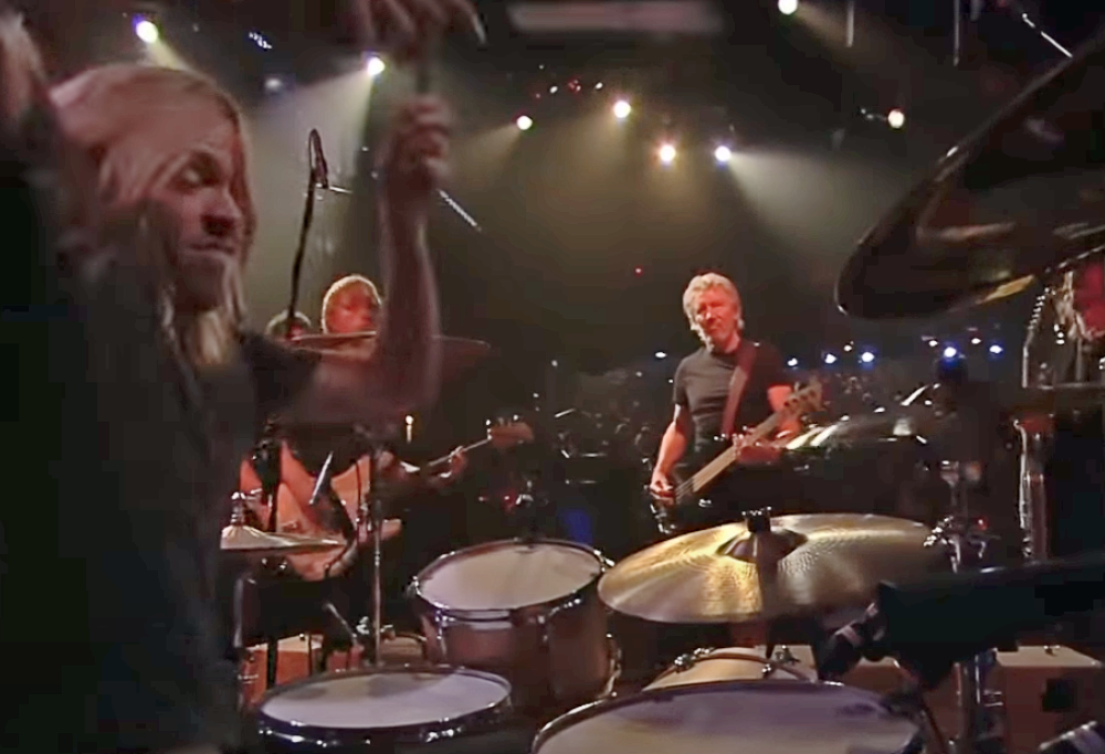 Quella volta che Roger Waters scelse i Foo Fighters come band per suonare da Jimmy Fallon. Guarda il video