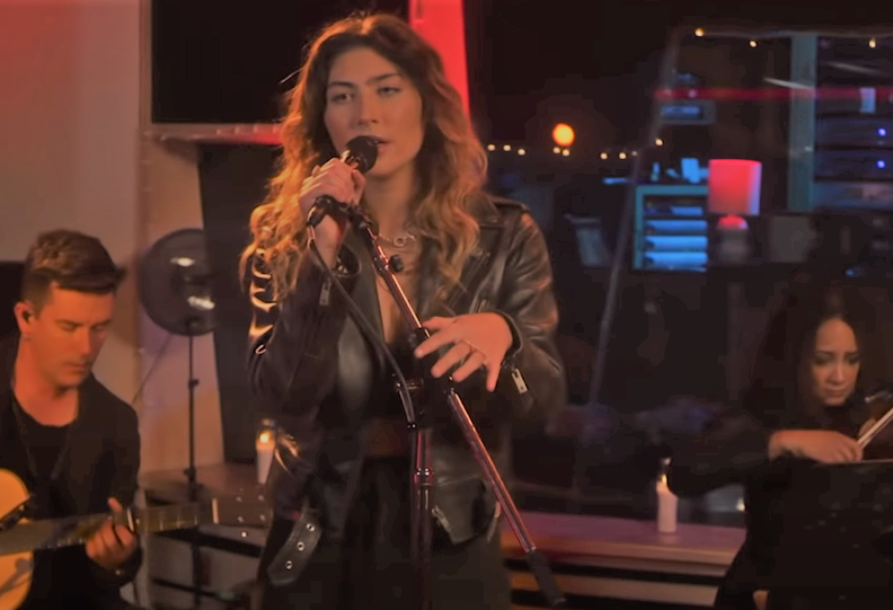 Chris Cornell: la figlia Toni, ospite da Jimmy Fallon, dedica Nothing Compares 2 U a suo padre. Guarda il video