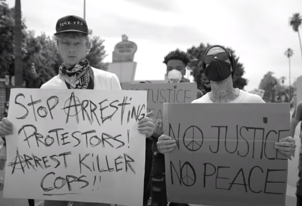 Machine Gun Kelly e Travis Barker suonano Killing In The Name dei Rage Against The Machine in memoria di George Floyd