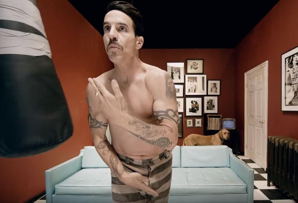 Red Hot Chili Peppers - Look Around
