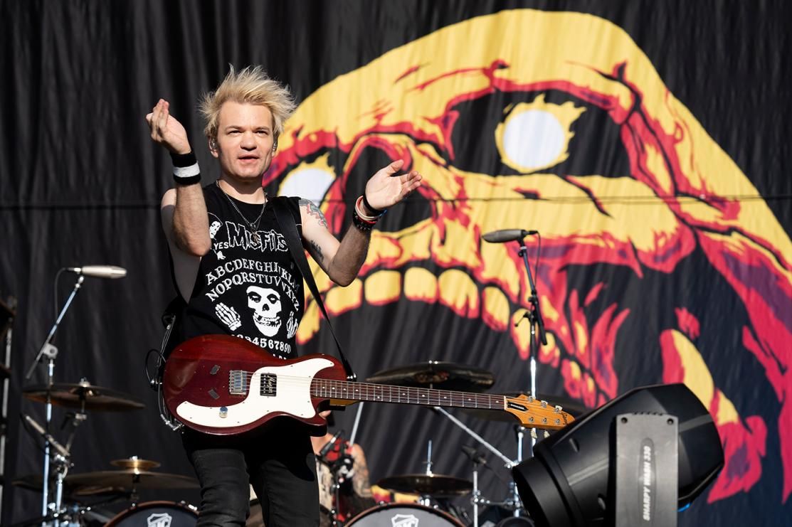 Regolamento: SUM 41 IN CONCERTO