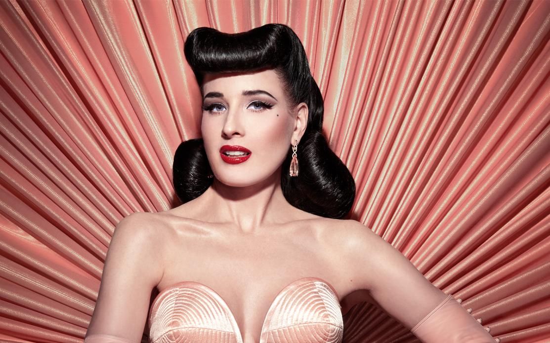 Regolamento: Dita Von Teese da vivo