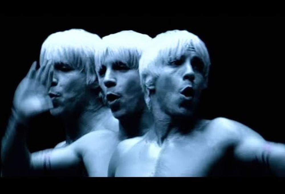 Red Hot Chili Peppers - Around The World