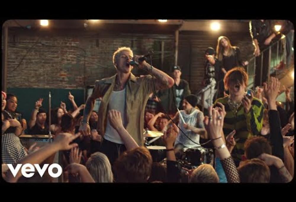 Machine Gun Kelly, Yungblud, Travis Barker - I Think I'm Okay
