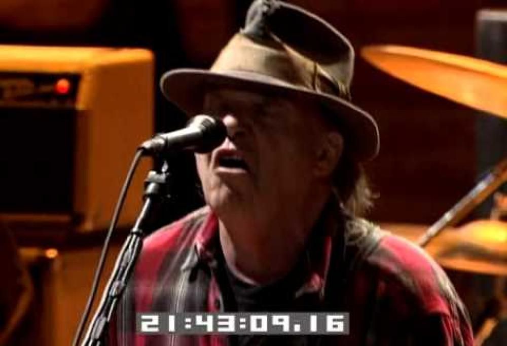 Neil Young - Everybody Knows This Is Nowhere (Live)