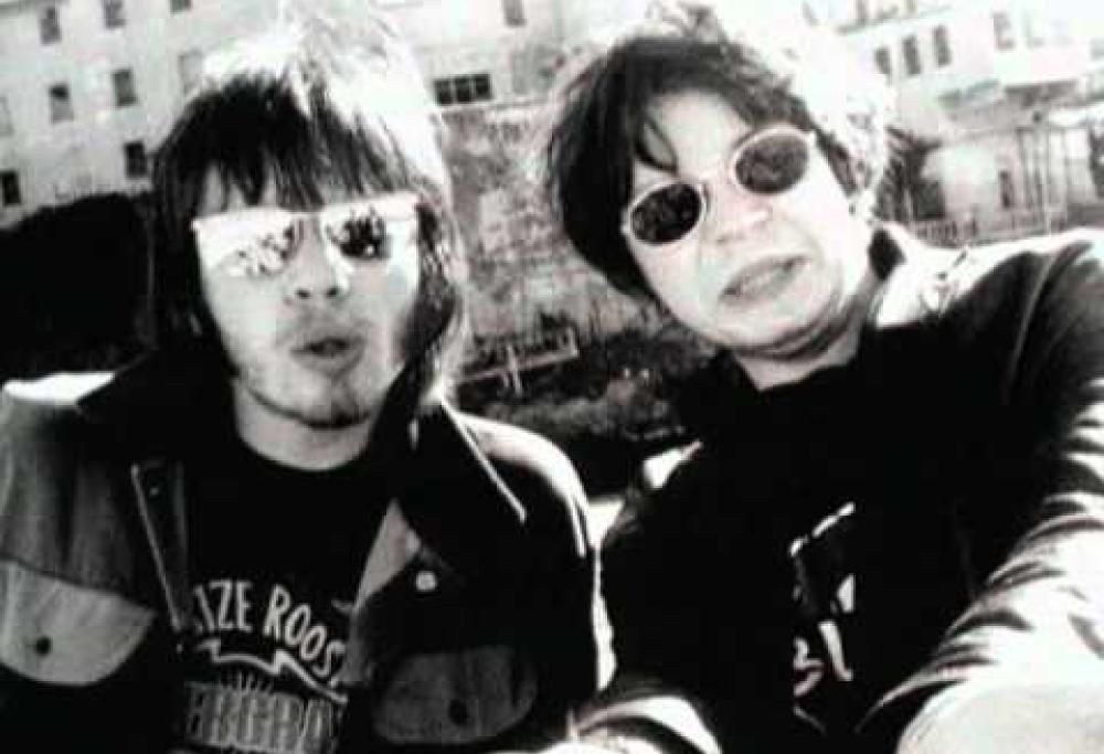 Supergrass - Caught By The Fuzz