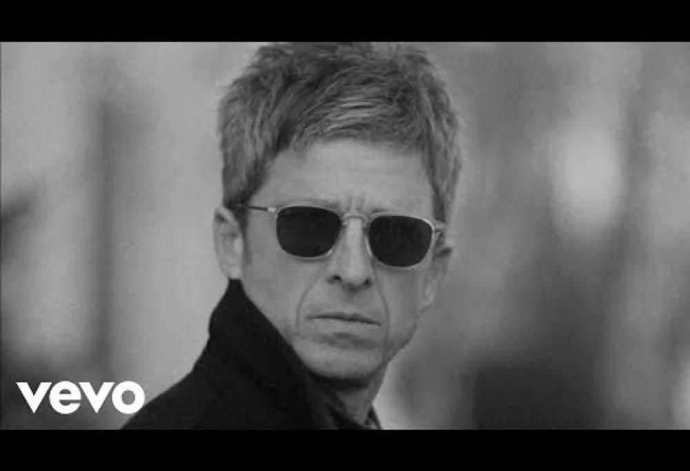 Noel Gallagher's High Flying Birds - Flying On The Ground