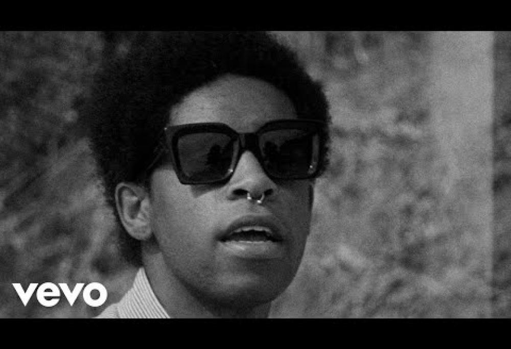 KennyHoopla - Smoke Break// (feat. Travis Barker)