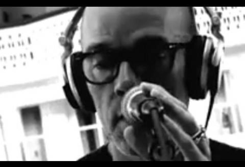 R.E.M. - Hollow Man