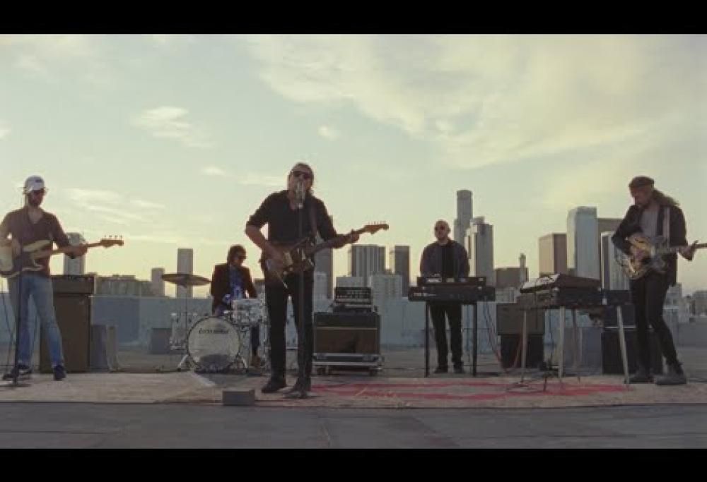 The War On Drugs - I Don't Live Here Anymore (feat. Lucius)