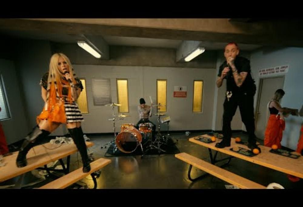 Avril Lavigne - Love It When You Hate Me (feat. blackbear)
