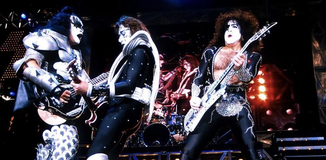 Regolamento: KISS – OFF THE SOUNDBOARD: TOKYO 2001