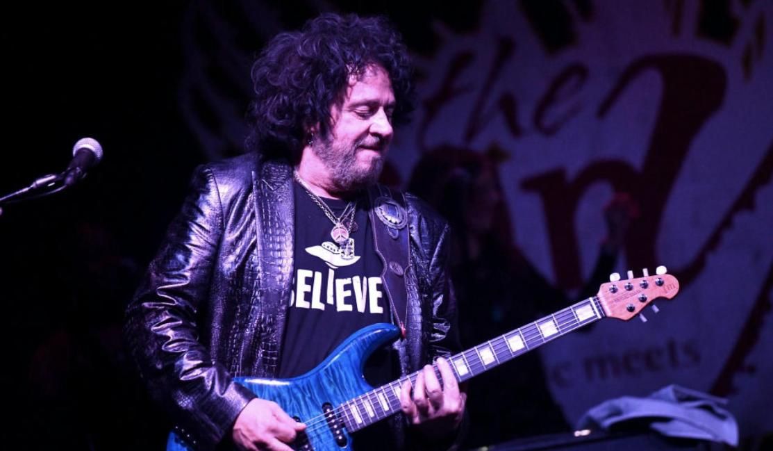 Regolamento: TOTO – WITH A LITTLE HELP FROM MY FRIENDS