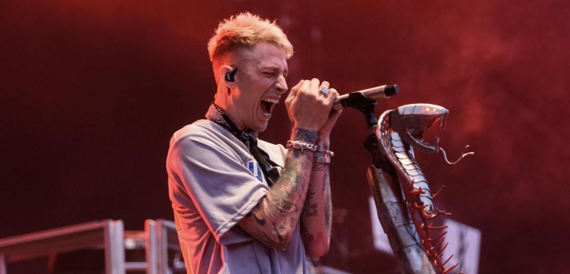 Regolamento: Machine Gun Kelly in concerto