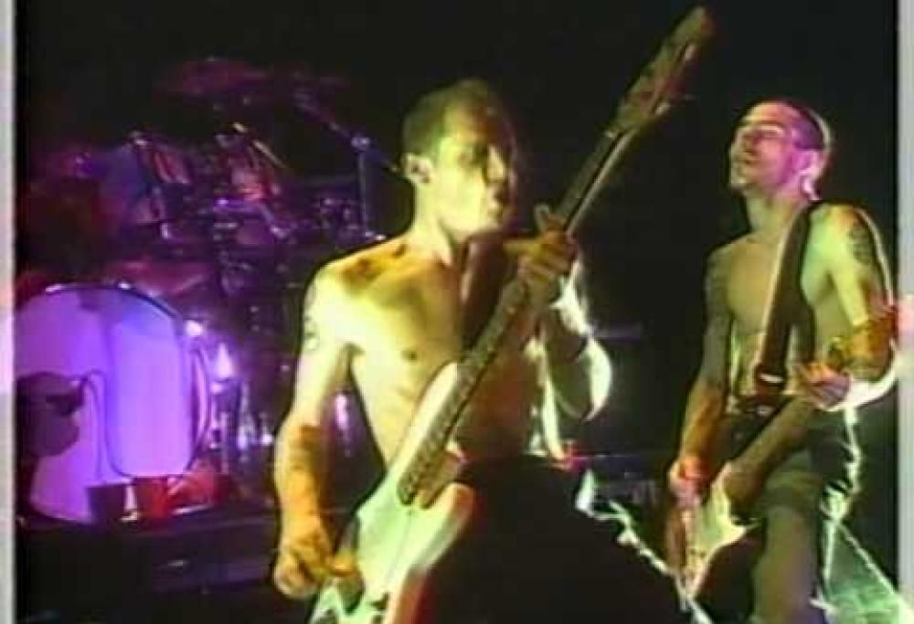 Red Hot Chili Peppers - Suck My Kiss (Live)