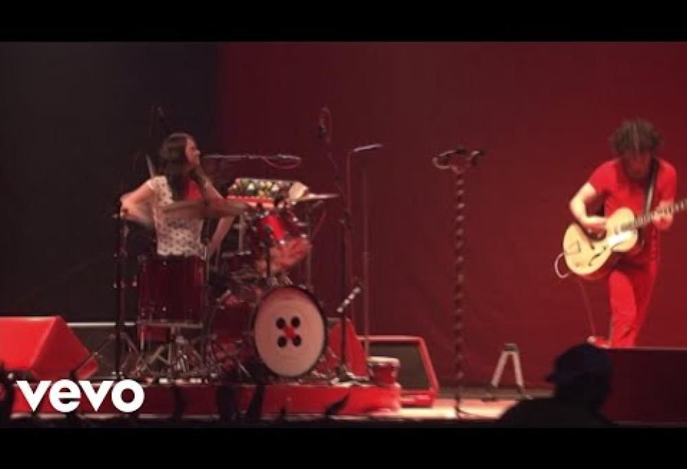 The White Stripes - Seven Nation Army (live)