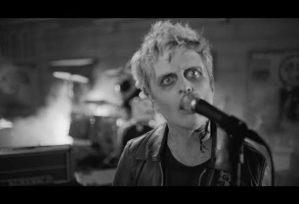 Green Day - The American Dream Is Killing Me