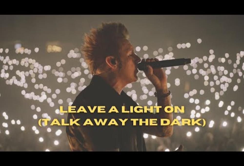 Papa Roach - Leave A Light On (Talk Away The Dark)
