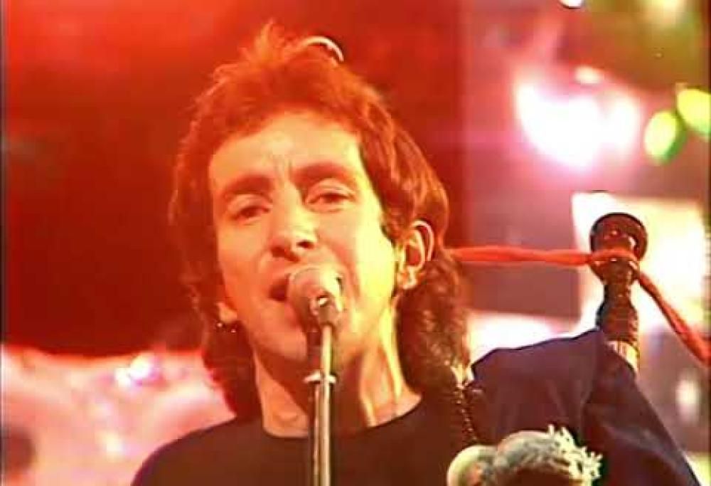 AC/DC - It's A Long Way To The Top (If You Wanna Rock 'N' Roll)
