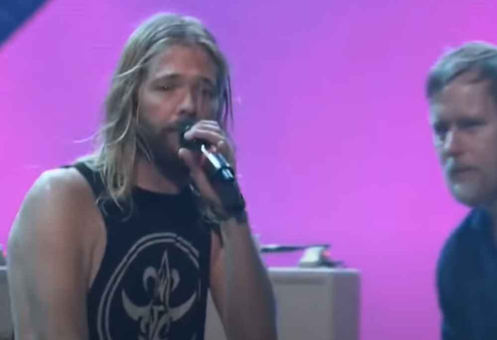 Foo Fighters + Roger Taylor - Under Pressure (Taylor Hawkins vocals)