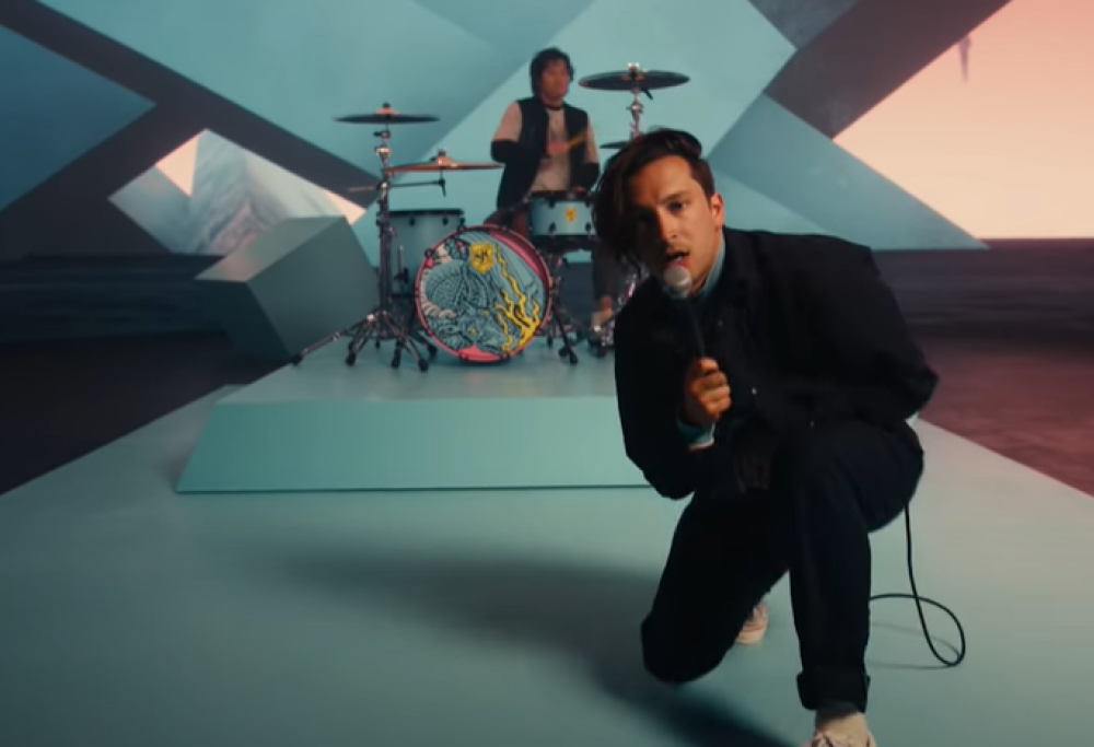Twenty One Pilots - Shy Away