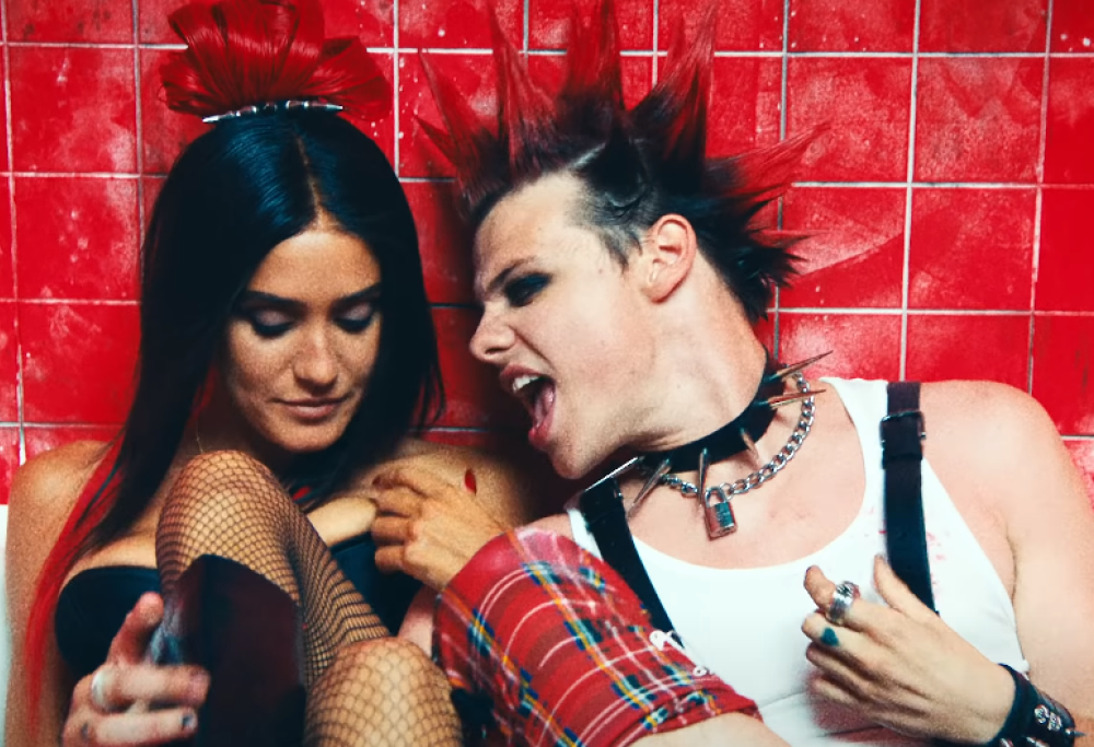 Yungblud - Strawberry Lipstick