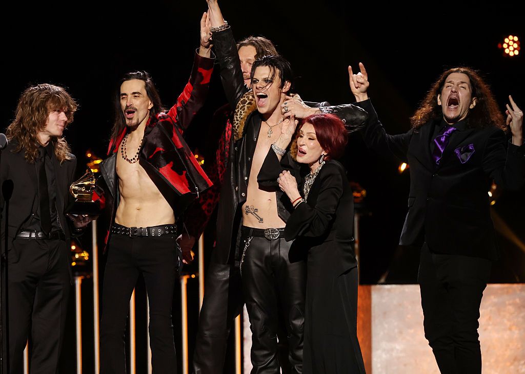 Grammy 2026, Yungblud rende omaggio a Ozzy Osbourne dopo la vittoria: "Il Rock sta fot***amente tornando!"