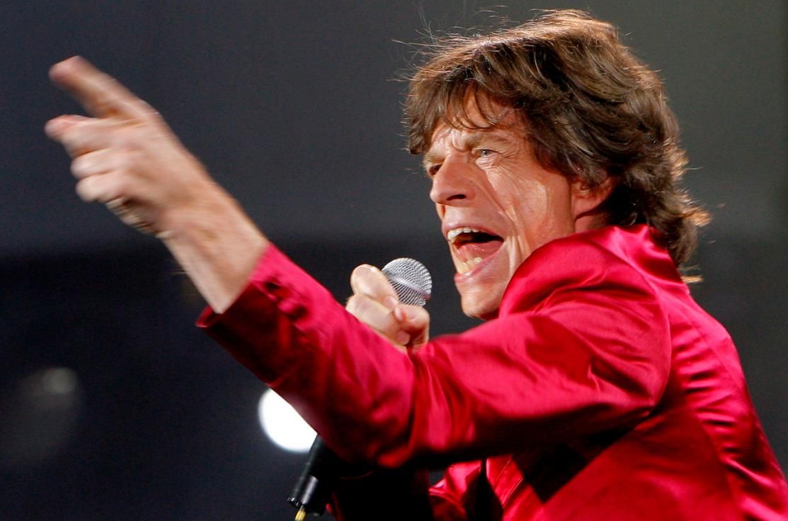Mick Jagger a Stromboli: la festa per la fine delle riprese del film interrotta dai carabinieri. Tutti i dettagli