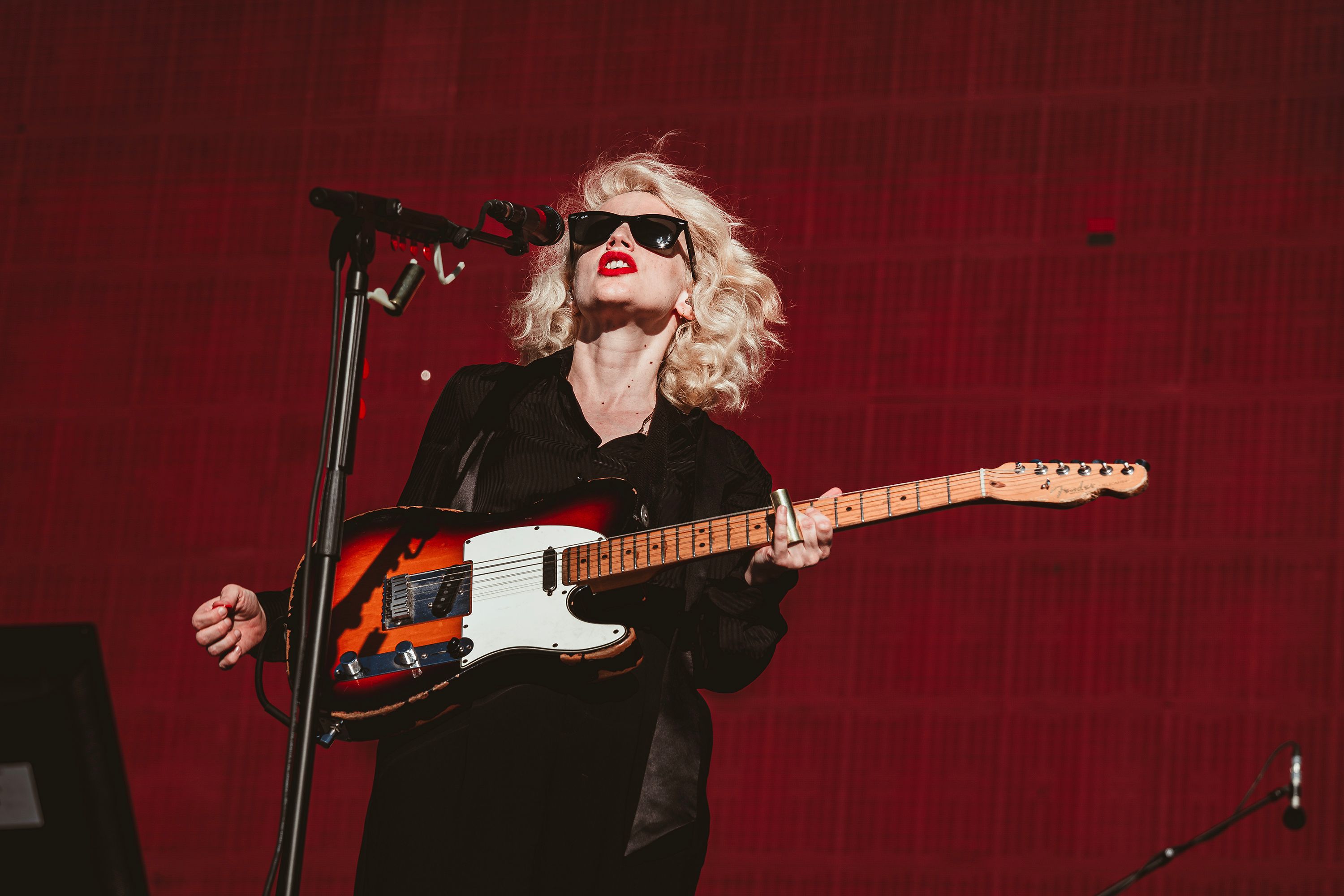 Anna Calvi: le foto più belle del concerto a Firenze Rocks