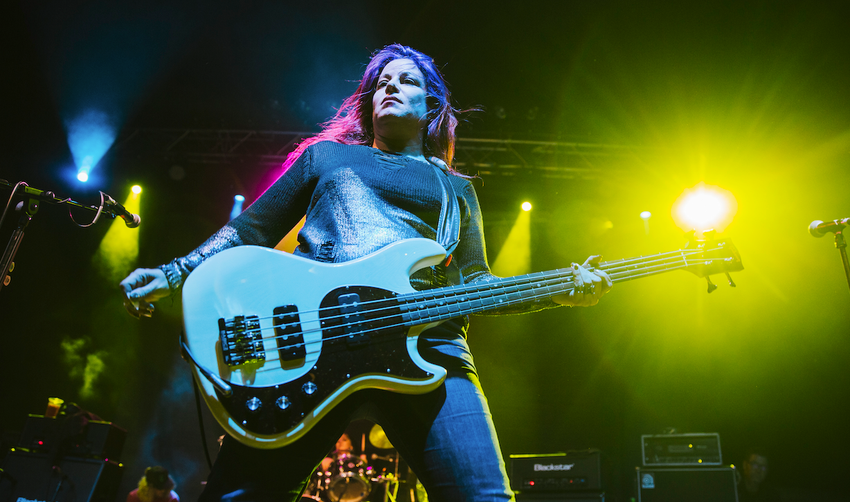 L7: è morta la bassita Jennifer Finch. Aveva 59 anni
