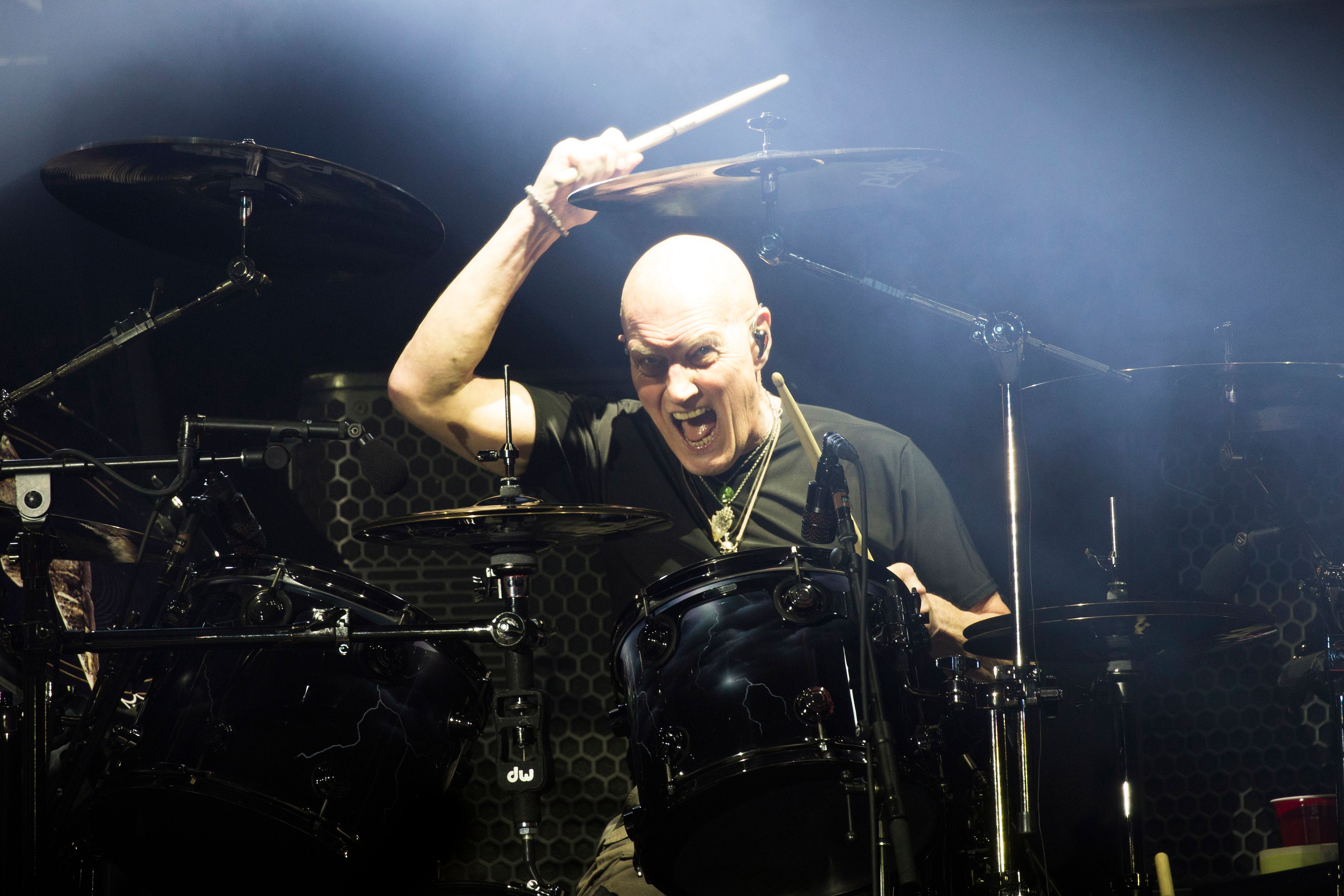 AC/DC: l’ex batterista Chris Slade ha annunciato l’addio alla musica
