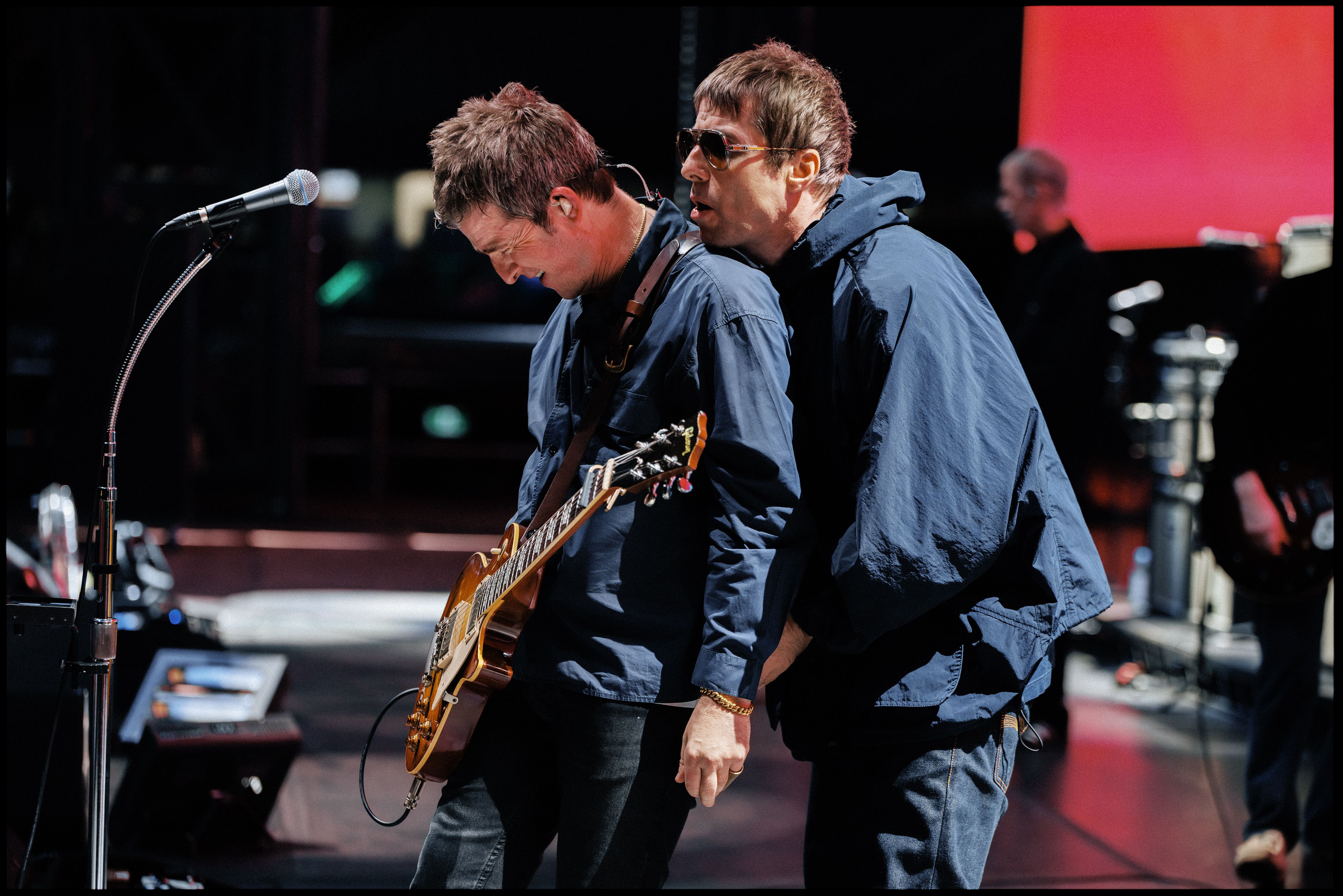 Oasis, la band dei fratelli Gallagher potrebbe suonare a Knebworth nel 2027. Tutti i dettagli