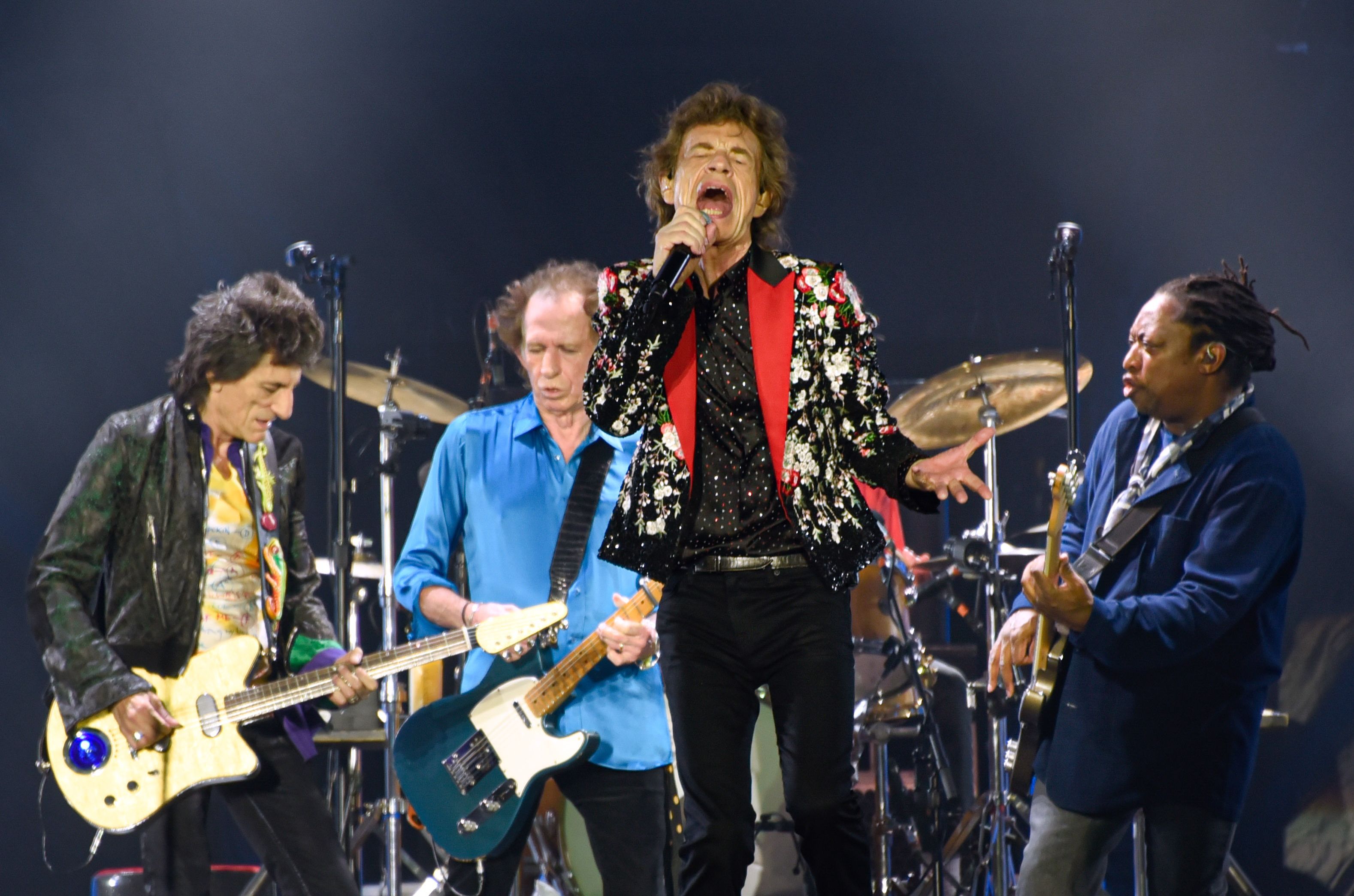 The Rolling Stones, suona con la band da oltre 30 anni ma non è mai diventato un membro ufficiale: la storia di Darryl Jones