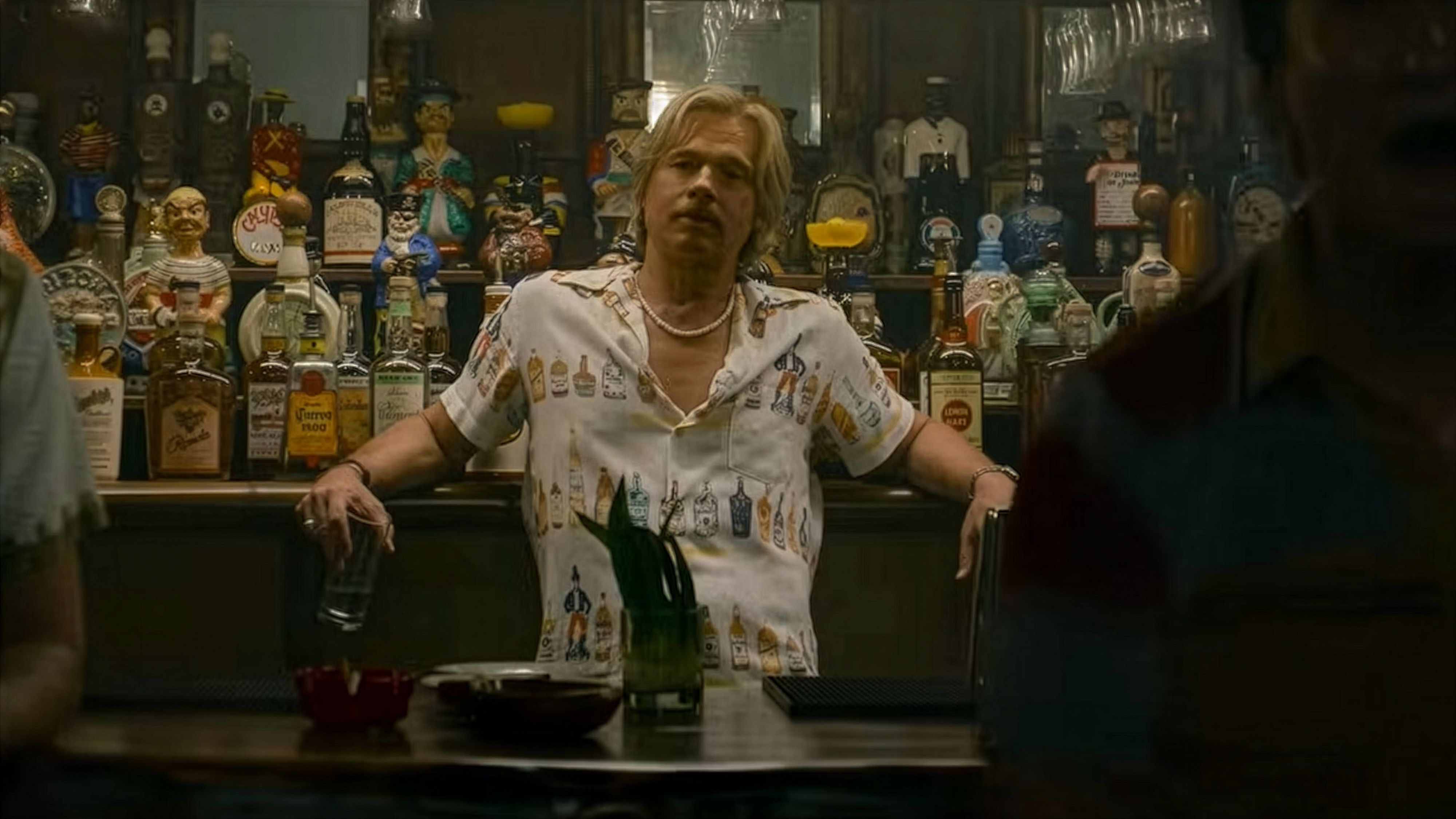 Brad Pitt torna nel mondo di Tarantino con "The Further Mis-Adventures of Cliff Booth", diretto da David Fincher. Guarda il trailer (con protagonista Black Dog dei Led Zeppelin)