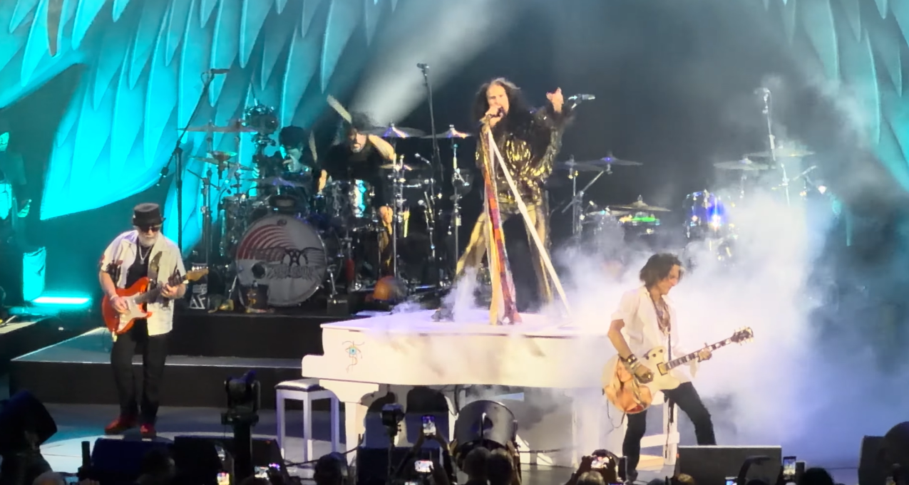 Aerosmith, il ritorno in concerto all’Hollywood Bowl di Los Angeles: la scaletta, le foto e i video