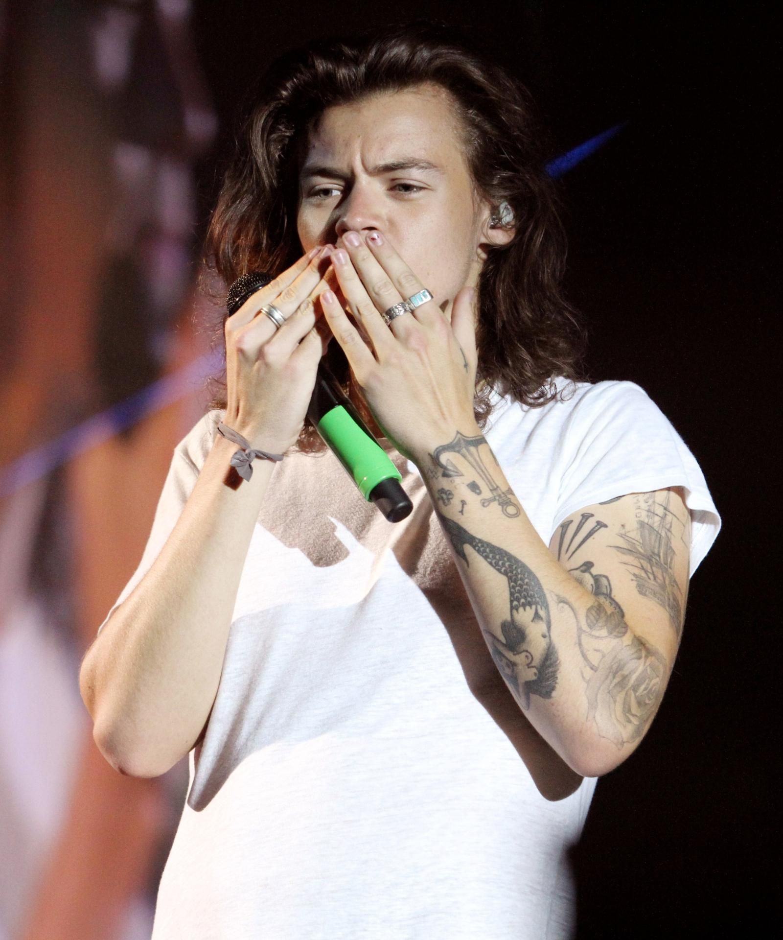 Tatuaggio Chicano: Forza e Silenzio Femminile, image size:1600x1920