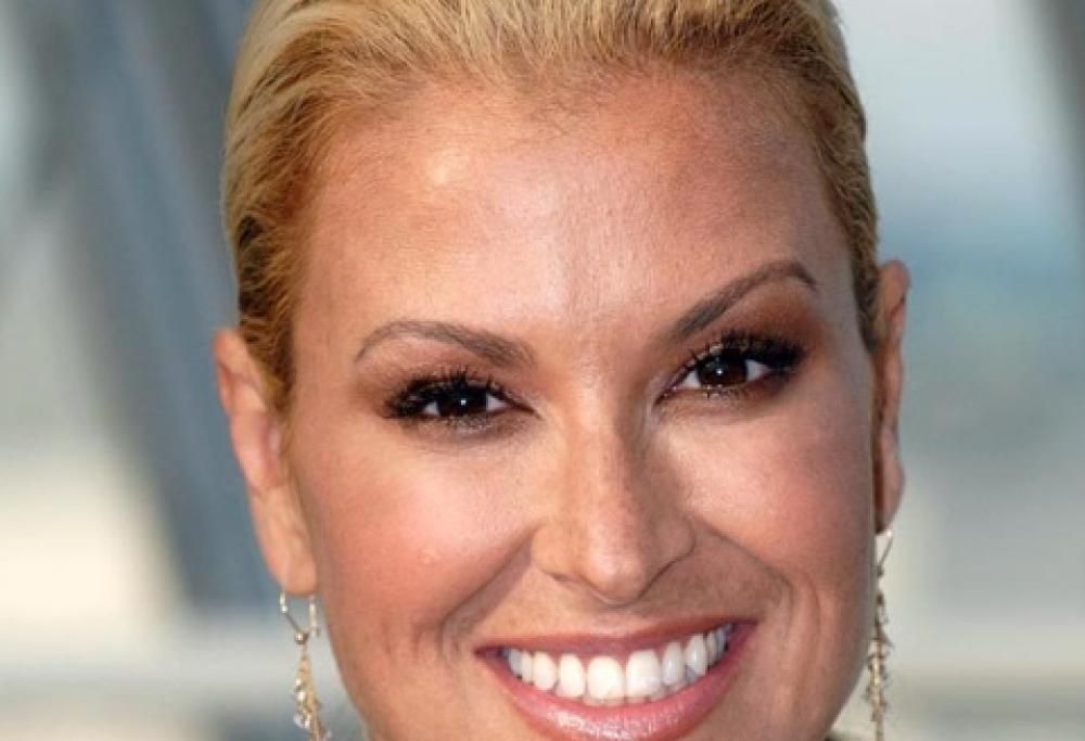 Anastacia apprezza il suo nuovo seno bionico