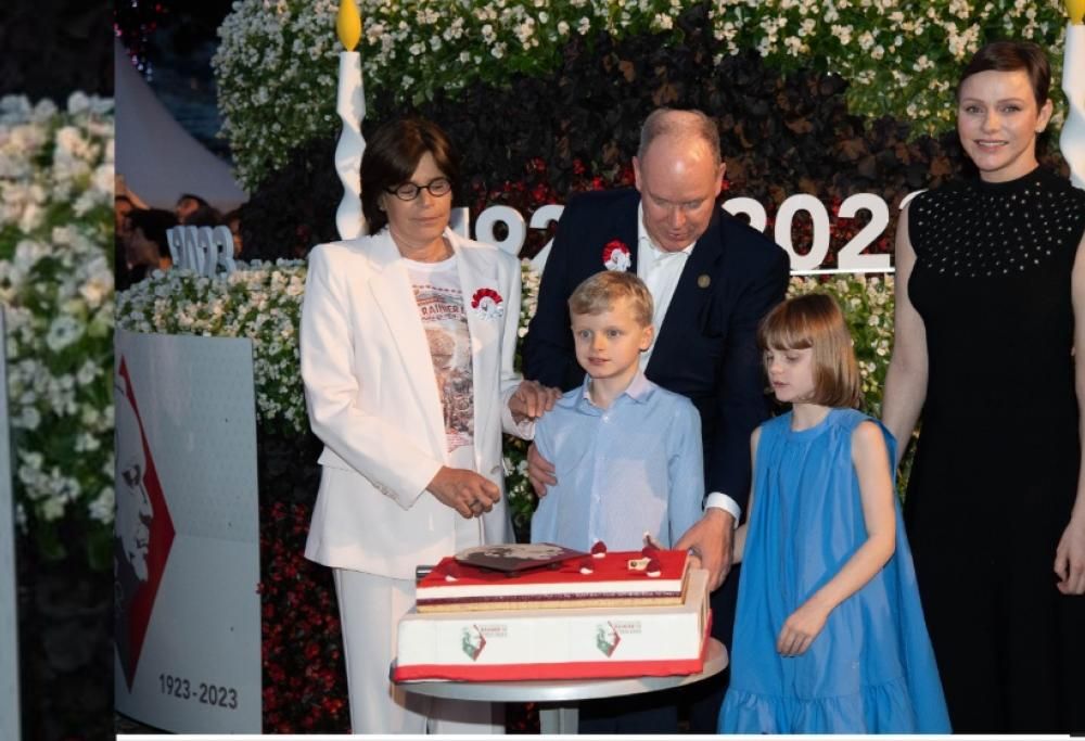 La Principessa Charlene e i gemellini Jacques e Gabriella al taglio della torta per il Principe Ranieri: tutte le foto più belle