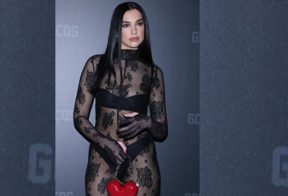 Dua Lipa indimenticabile alla Milano Fashion Week