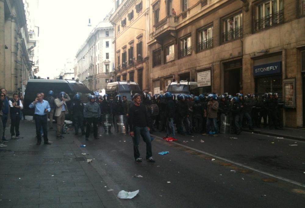 Scontri tra polizia e manifestanti al corteo di Roma