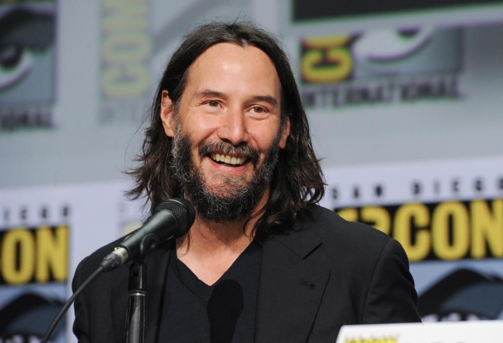 Keanu Reeves fa una bellissima sorpresa a una coppia di fan: le foto