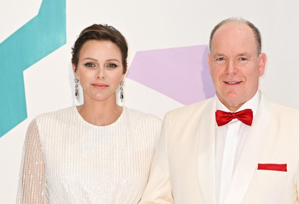 Tutto il fascino della Principessa Charlene al 74° Gala della Croce Rossa Monegasca